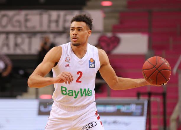 两人都曾在 两人都曾在